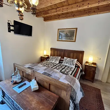 فندق مبيت وإفطار Domus Iulii 3*