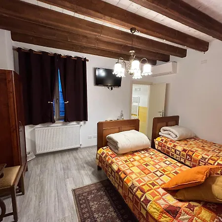 Domus Iulii فندق مبيت وإفطار