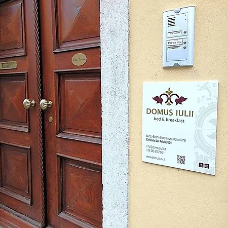 Domus Iulii 3*