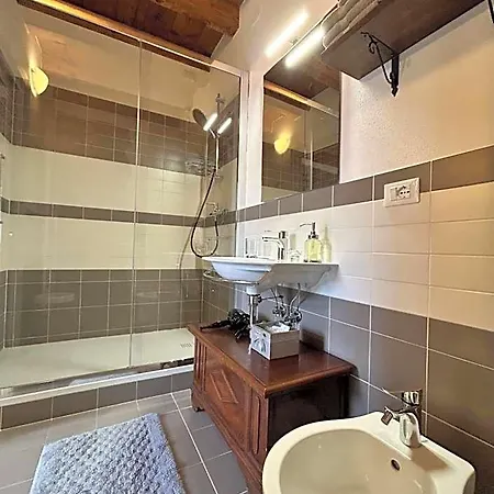 Domus Iulii 3*