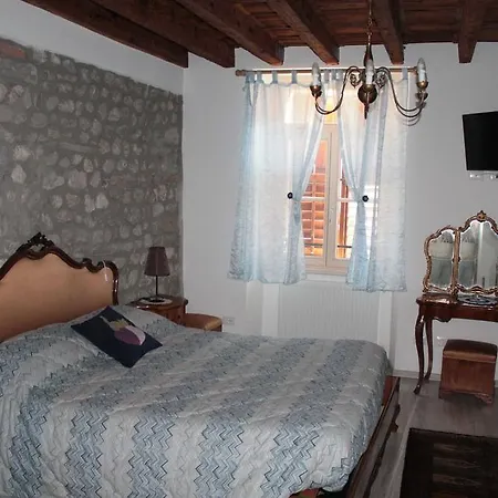 Bed and Breakfast Domus Iulii 3*